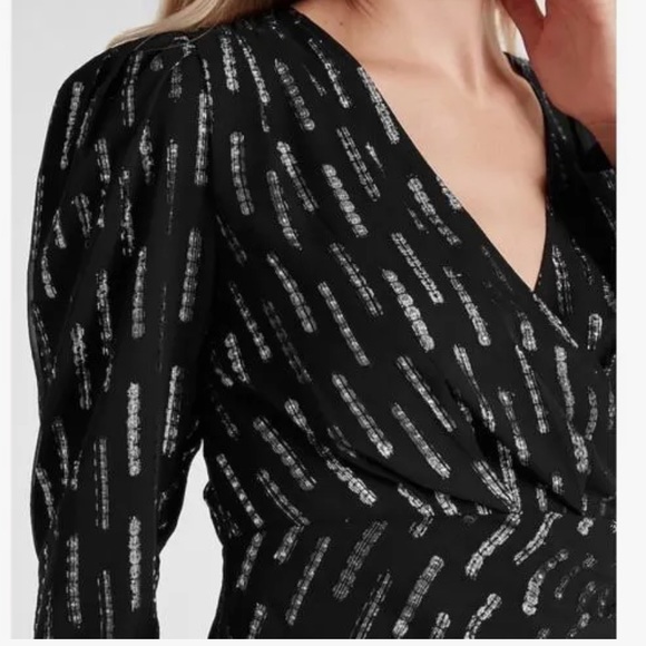 🆕 Express metallic faux wrap midi dress. - Picture 3 of 4